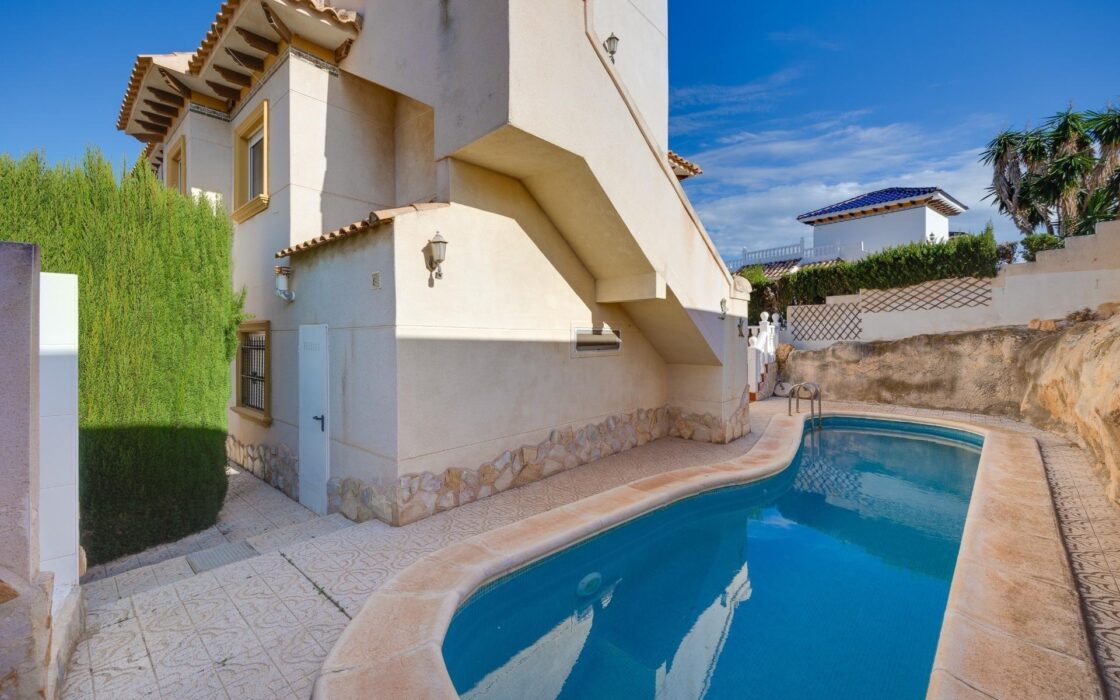 Вилла в Ориуэла Коста 125 кв.м с террасой 3 км до моря