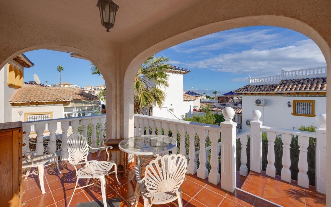 Вилла в Ориуэла Коста 125 кв.м с террасой 3 км до моря