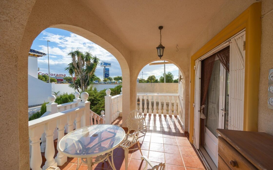 Вилла в Ориуэла Коста 125 кв.м с террасой 3 км до моря