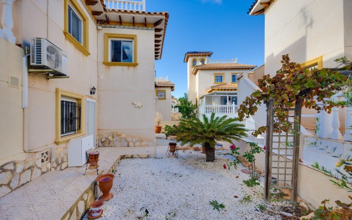 Вилла в Ориуэла Коста 125 кв.м с террасой 3 км до моря