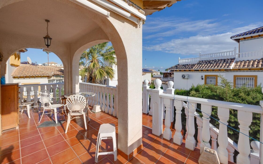 Вилла в Ориуэла Коста 125 кв.м с террасой 3 км до моря