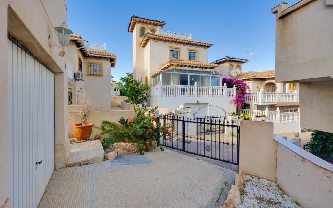 Вилла в Ориуэла Коста 125 кв.м с террасой 3 км до моря