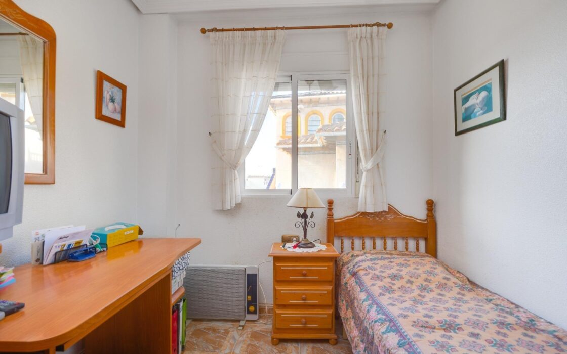 Вилла в Ориуэла Коста 125 кв.м с террасой 3 км до моря