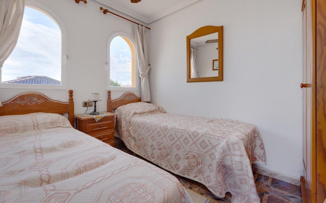 Вилла в Ориуэла Коста 125 кв.м с террасой 3 км до моря