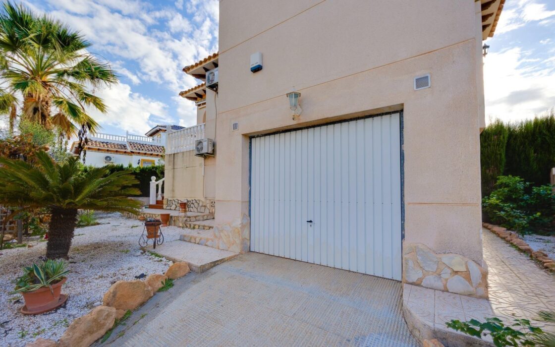 Вилла в Ориуэла Коста 125 кв.м с террасой 3 км до моря