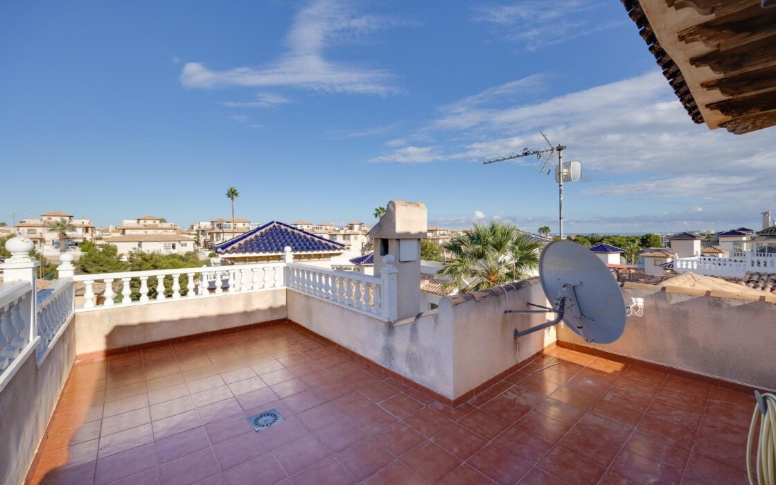 Вилла в Ориуэла Коста 125 кв.м с террасой 3 км до моря