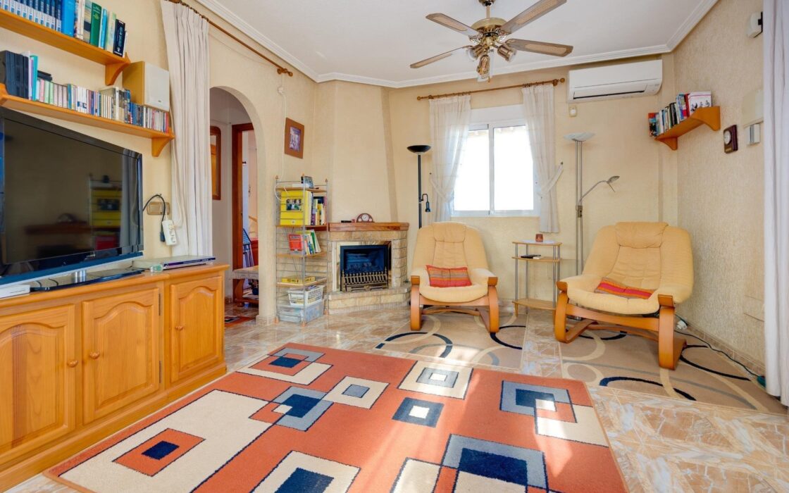 Вилла в Ориуэла Коста 125 кв.м с террасой 3 км до моря