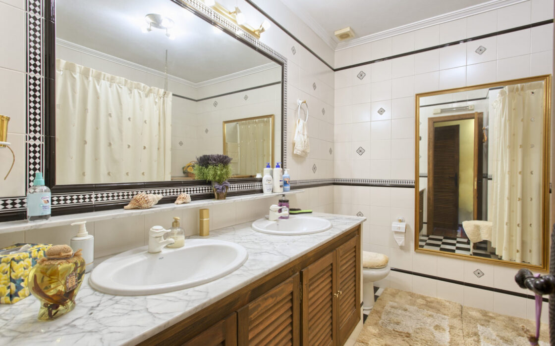 Таунхаус з терасою в Бенаавис 113 кв.м на Коста-дель-Соль