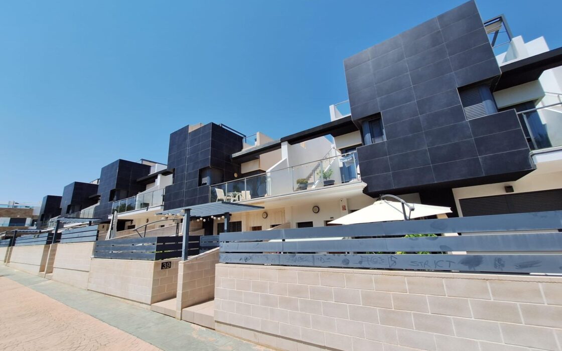 Дуплекс в Ориуэла Коста 197.98 кв.м с террасой у моря