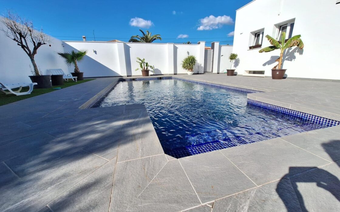 Эксклюзивное шале в Рохалес, 155 кв.м с бассейном