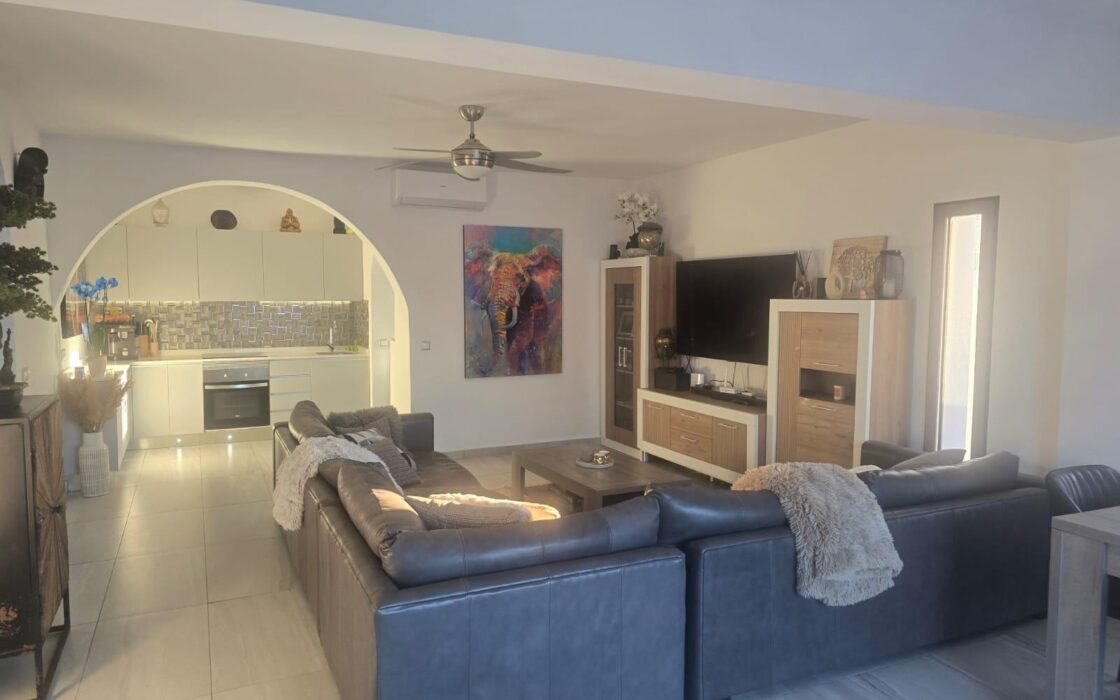 Эксклюзивное шале в Рохалес, 155 кв.м с бассейном