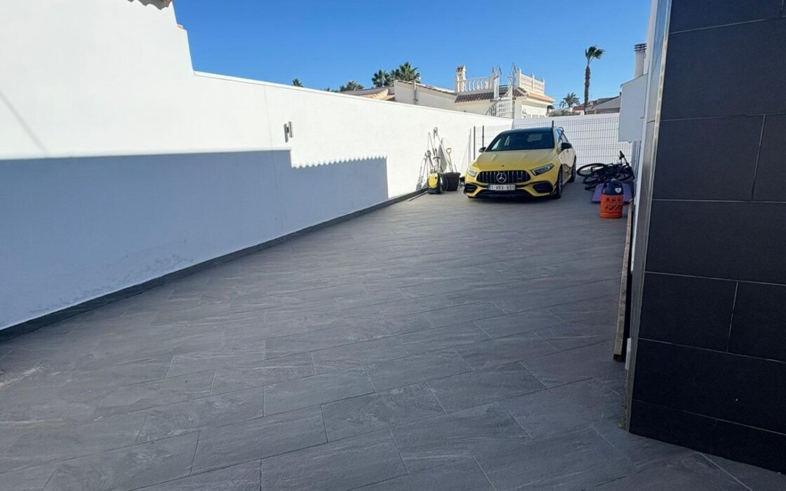 Эксклюзивное шале в Рохалес, 155 кв.м с бассейном