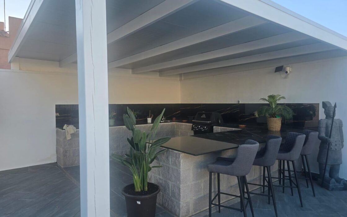 Эксклюзивное шале в Рохалес, 155 кв.м с бассейном