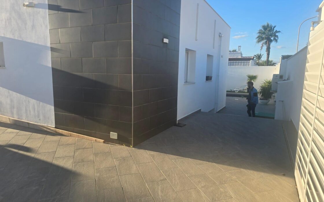 Эксклюзивное шале в Рохалес, 155 кв.м с бассейном