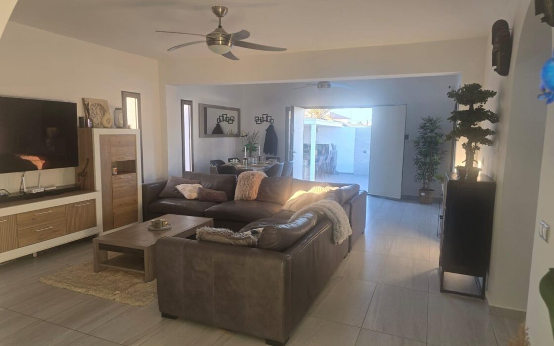 Эксклюзивное шале в Рохалес, 155 кв.м с бассейном