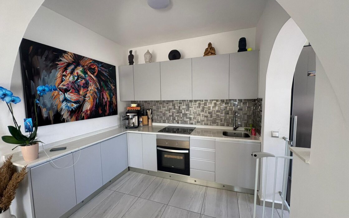 Эксклюзивное шале в Рохалес, 155 кв.м с бассейном