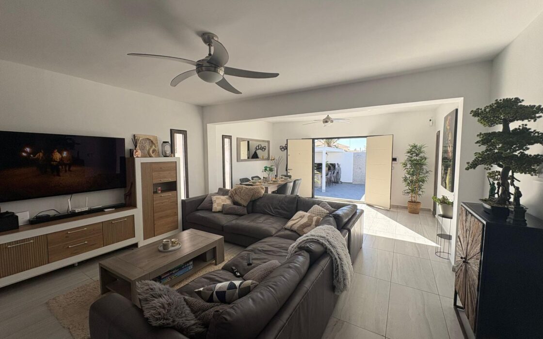 Эксклюзивное шале в Рохалес, 155 кв.м с бассейном