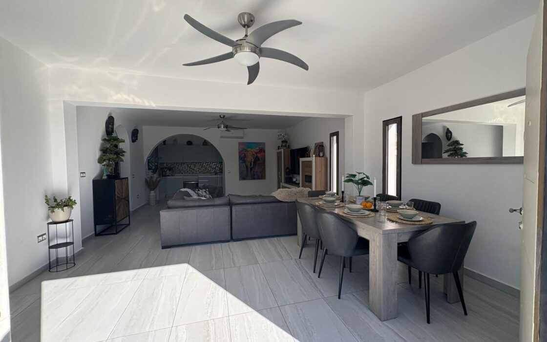 Эксклюзивное шале в Рохалес, 155 кв.м с бассейном