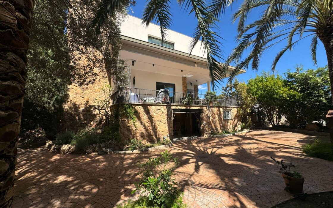 Роскошная вилла 400 кв.м в Рибарроха-дель-Тури с бассейном