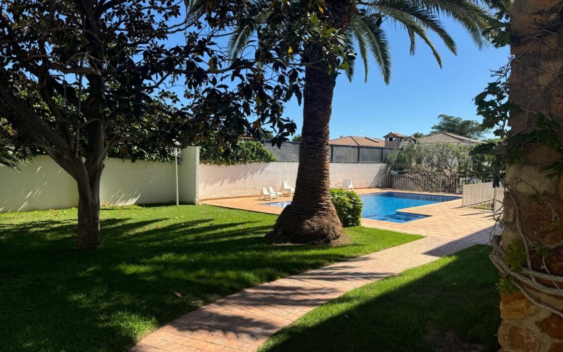 Роскошная вилла 400 кв.м в Рибарроха-дель-Тури с бассейном