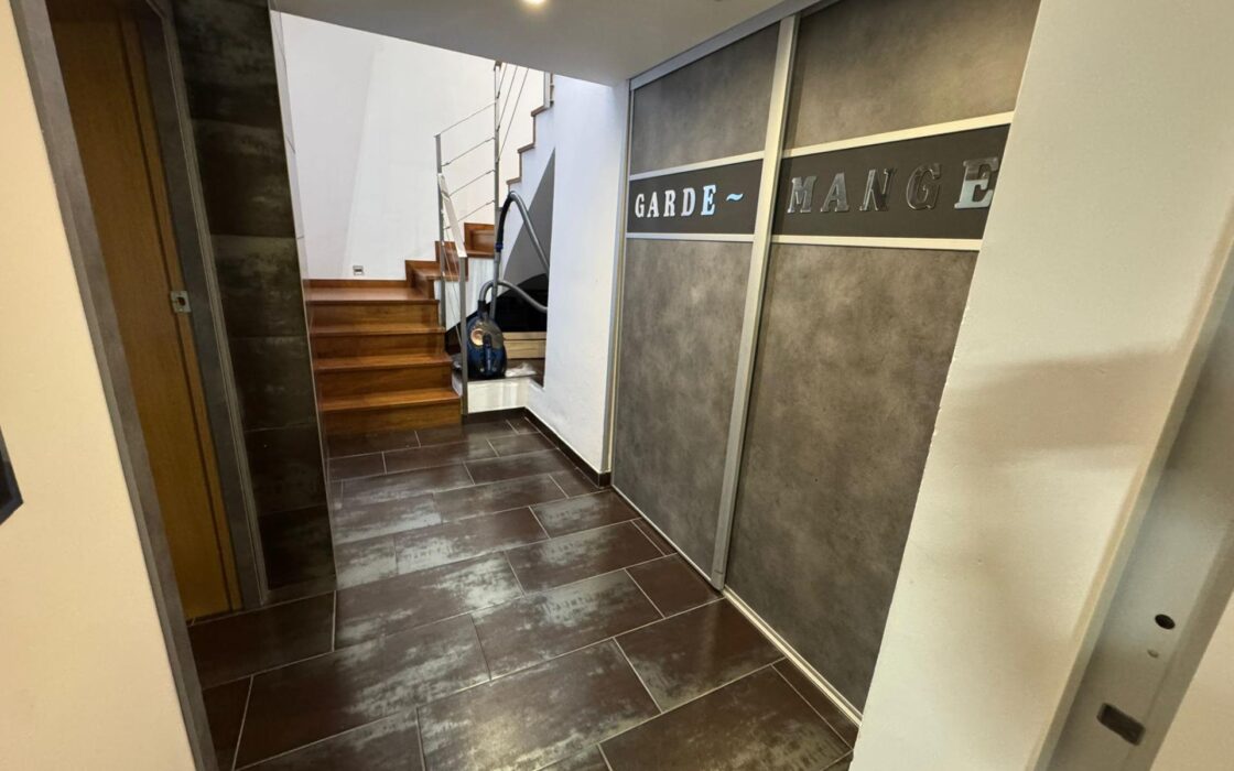 Роскошная вилла 400 кв.м в Рибарроха-дель-Тури с бассейном