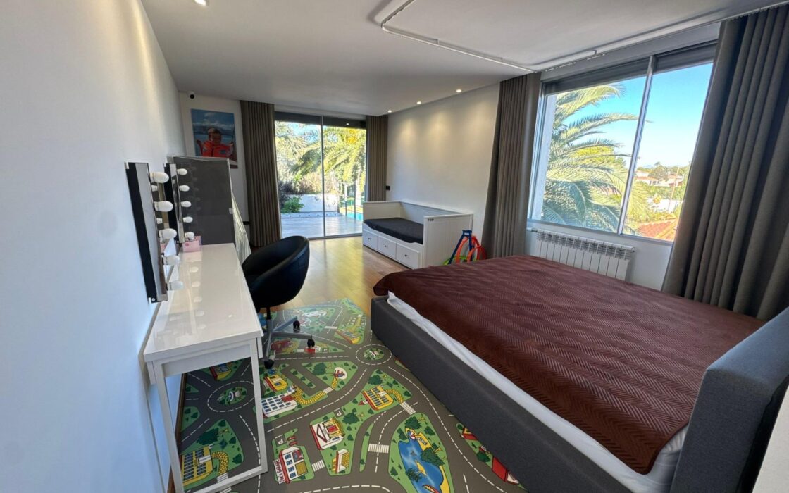 Роскошная вилла 400 кв.м в Рибарроха-дель-Тури с бассейном