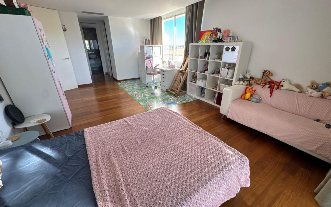 Роскошная вилла 400 кв.м в Рибарроха-дель-Тури с бассейном