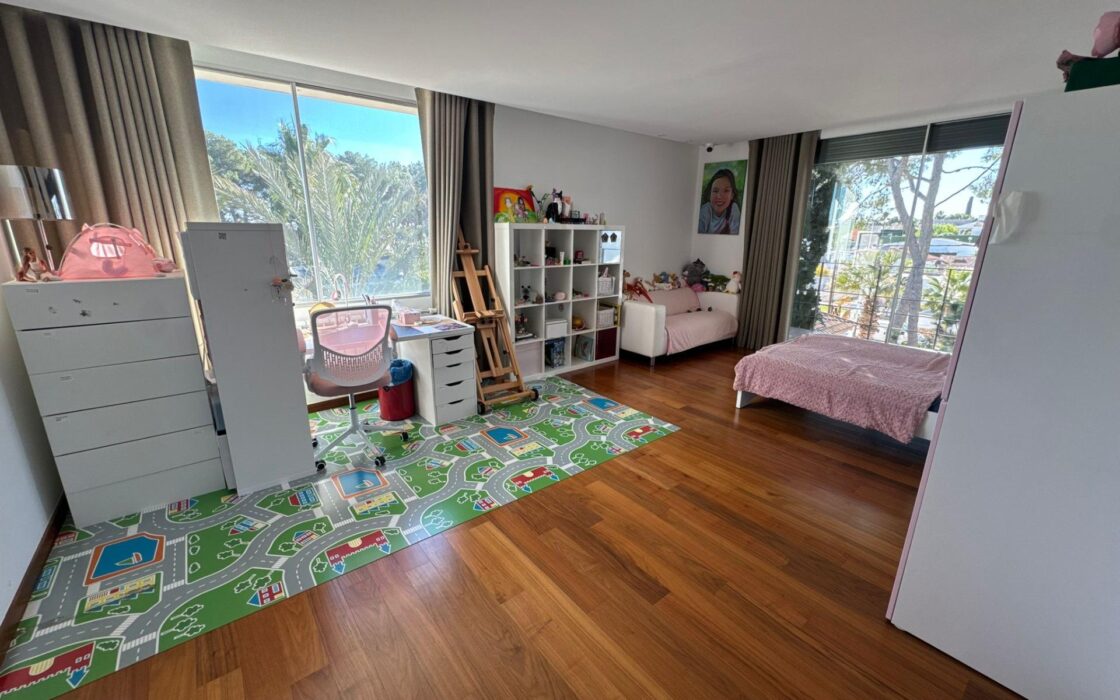 Роскошная вилла 400 кв.м в Рибарроха-дель-Тури с бассейном