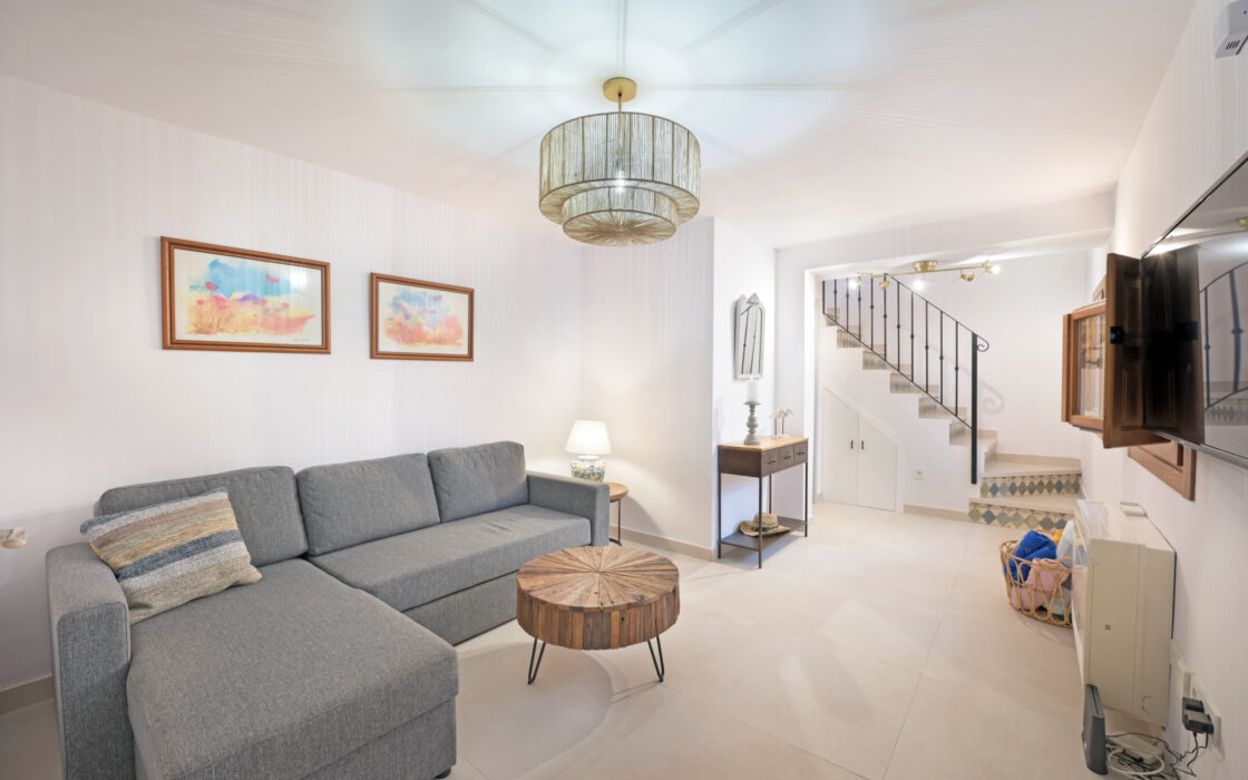 Отремонтированный таунхаус у пляжа в Калета-де-Велес 95 кв.м