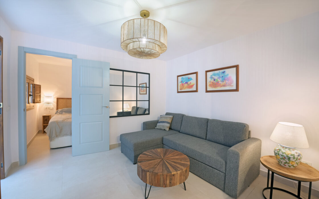 Отремонтированный таунхаус у пляжа в Калета-де-Велес 95 кв.м