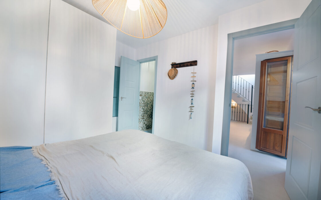 Отремонтированный таунхаус у пляжа в Калета-де-Велес 95 кв.м