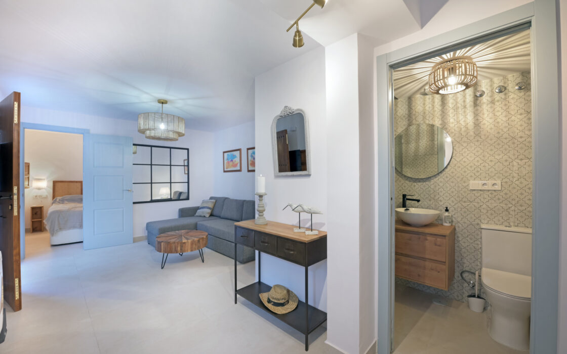 Отремонтированный таунхаус у пляжа в Калета-де-Велес 95 кв.м