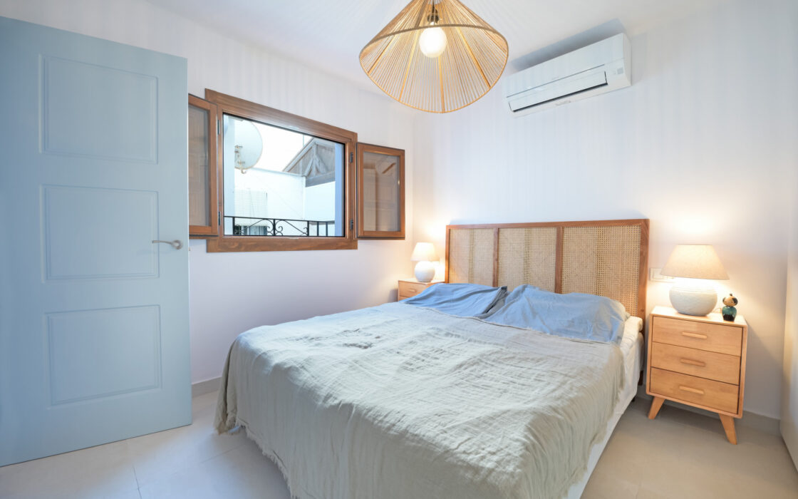 Отремонтированный таунхаус у пляжа в Калета-де-Велес 95 кв.м