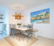 Отремонтированный таунхаус у пляжа в Калета-де-Велес 95 кв.м