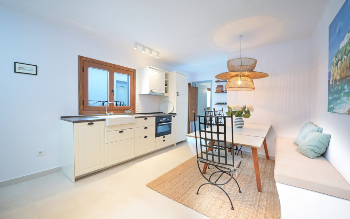 Отремонтированный таунхаус у пляжа в Калета-де-Велес 95 кв.м