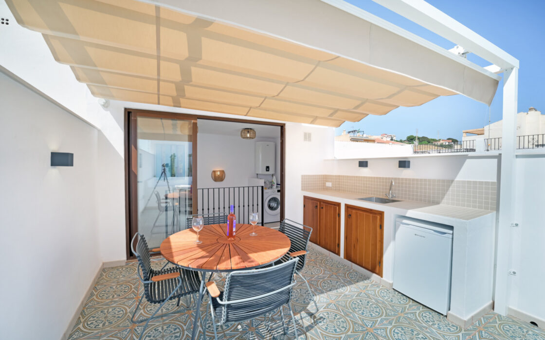 Отремонтированный таунхаус у пляжа в Калета-де-Велес 95 кв.м