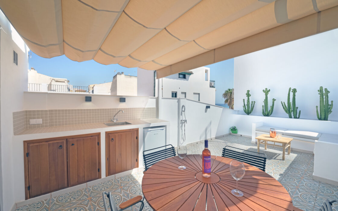 Отремонтированный таунхаус у пляжа в Калета-де-Велес 95 кв.м