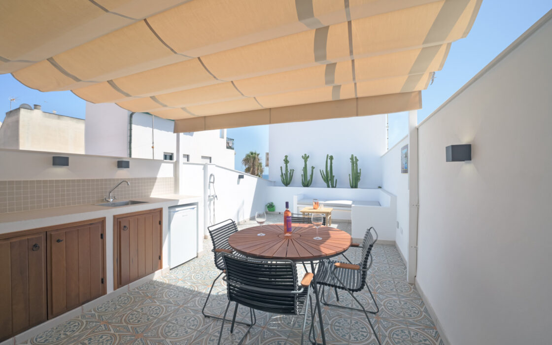 Отремонтированный таунхаус у пляжа в Калета-де-Велес 95 кв.м