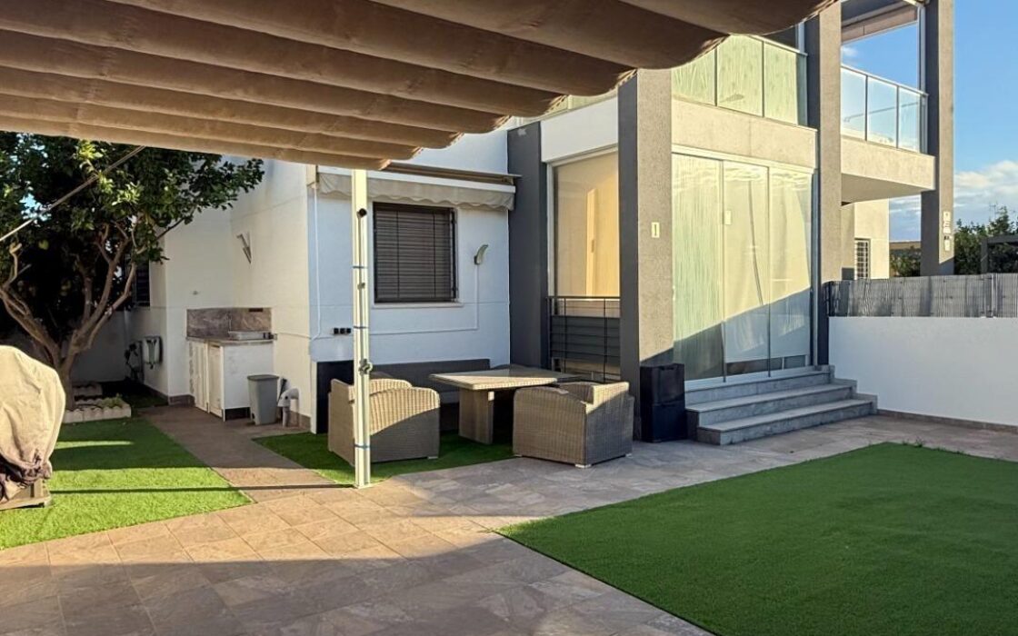 Дом в Торревьехе 99 кв.м с 3 спальнями у моря