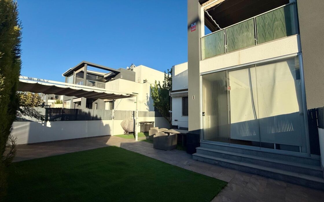 Дом в Торревьехе 99 кв.м с 3 спальнями у моря