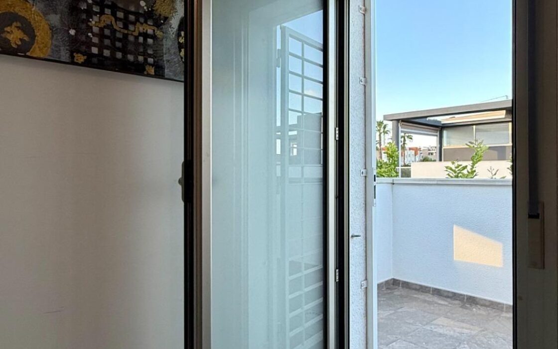 Дом в Торревьехе 99 кв.м с 3 спальнями у моря