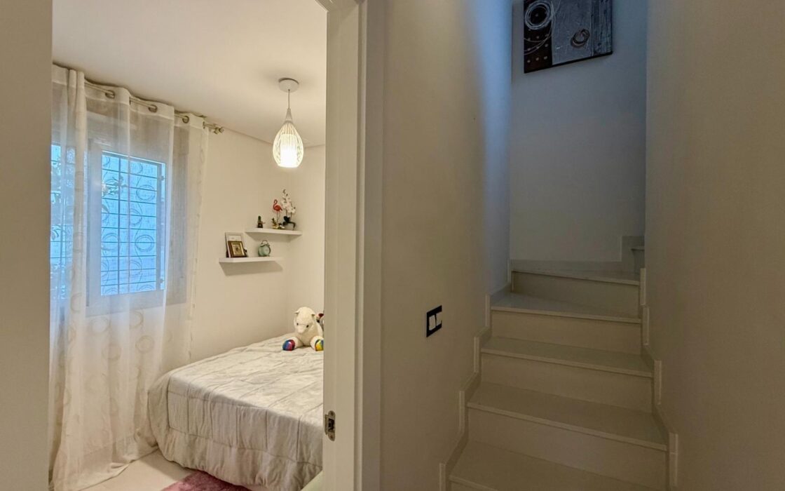 Дом в Торревьехе 99 кв.м с 3 спальнями у моря