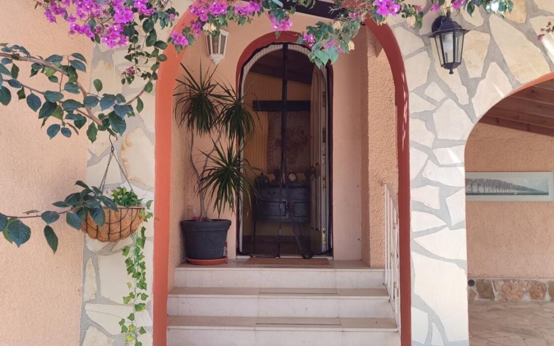 Чарівний будинок у Кальпі з 3 спальнями біля пляжу