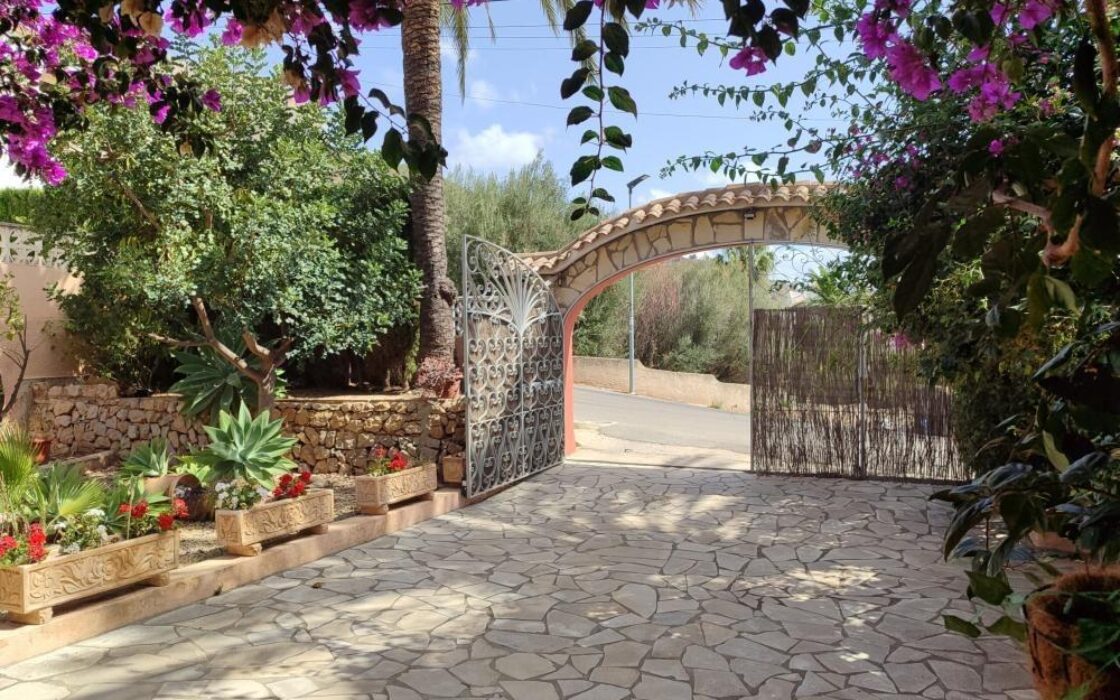 Чарівний будинок у Кальпі з 3 спальнями біля пляжу