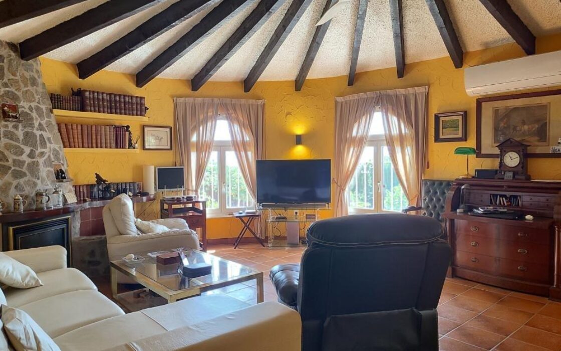 Чарівний будинок у Кальпі з 3 спальнями біля пляжу