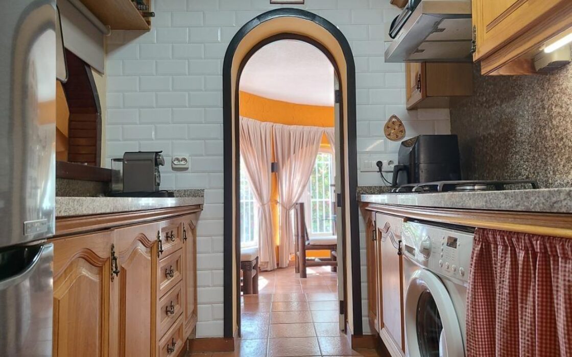 Чарівний будинок у Кальпі з 3 спальнями біля пляжу