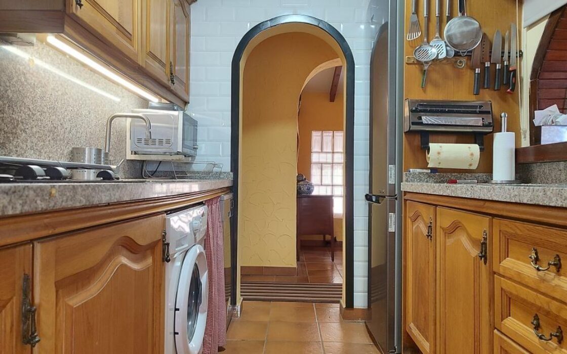 Чарівний будинок у Кальпі з 3 спальнями біля пляжу