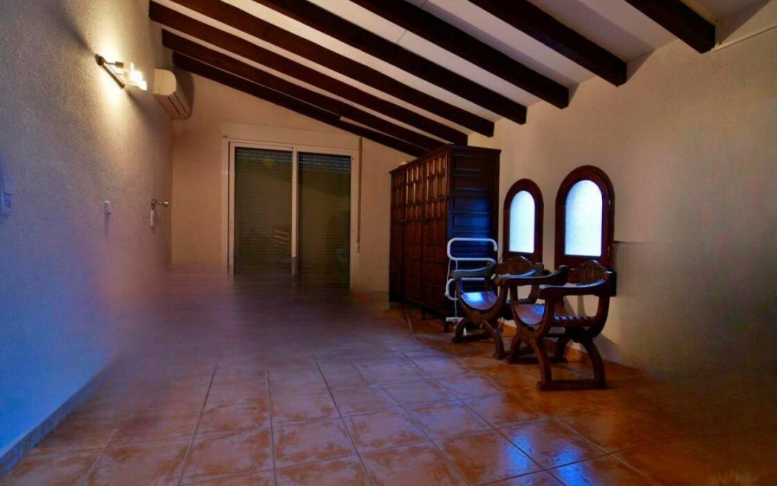 Чарівний будинок у Кальпі з 3 спальнями біля пляжу