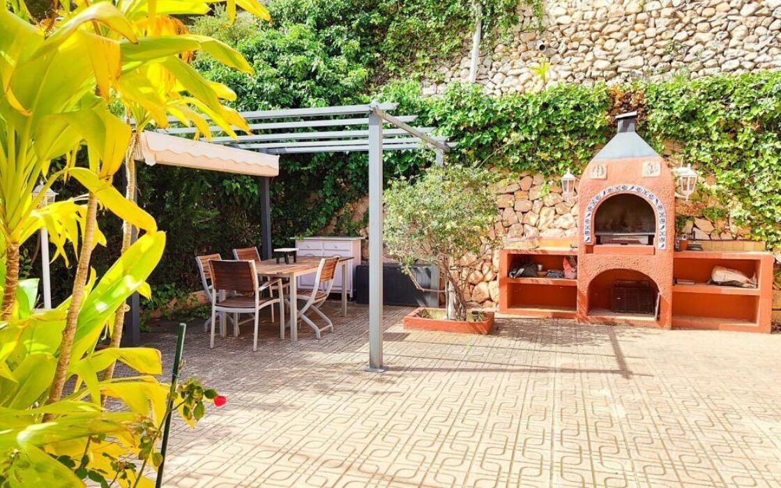 Чарівний будинок у Кальпі з 3 спальнями біля пляжу