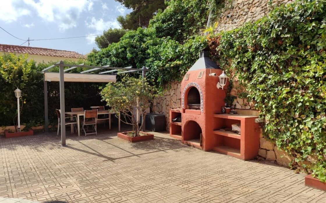 Чарівний будинок у Кальпі з 3 спальнями біля пляжу